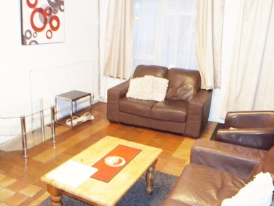 1 bedroom semi-detached house for rent in Lothair Road, Close to Leicester Uni's, Leicester, LE2