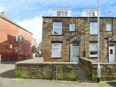 2 bedroom end of terrace house for rent in South Street, Morley, Leeds, West Yorkshire, LS27