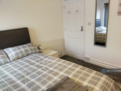 2 bedroom flat for rent in Clive Street, Cardiff, CF11