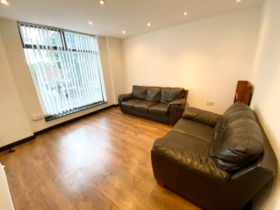2 bedroom flat for rent in Manchester Road, Chorlton, Manchester, M21