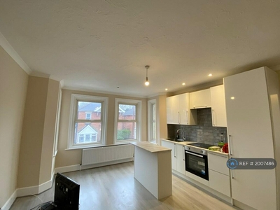 2 bedroom flat for rent in Moordown, Bournemouth, BH9