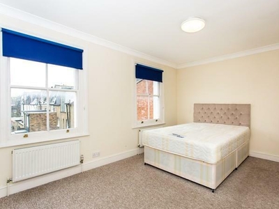 2 bedroom flat for rent in Munster Road, London, SW6