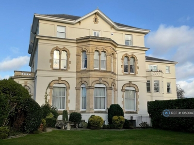 2 bedroom flat for rent in Pittville Circus Road, Cheltenham, GL52
