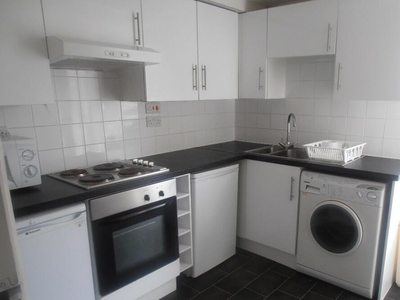 2 bedroom flat for rent in Wilmslow Road, Manchester, Greater Manchester, M20