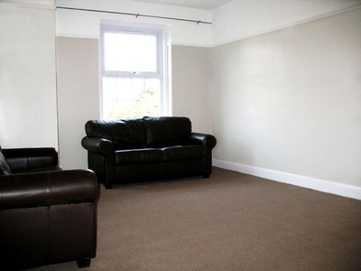 2 bedroom flat to rent London, N21 2AA