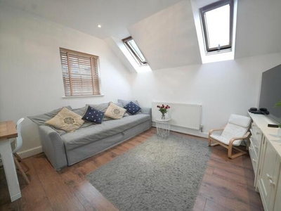 2 Bedroom Shared Living/roommate Teddington Greater London