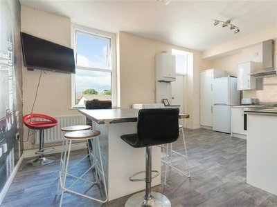 3 bedroom apartment for rent in 35 Heaton Road, Heaton, NE6