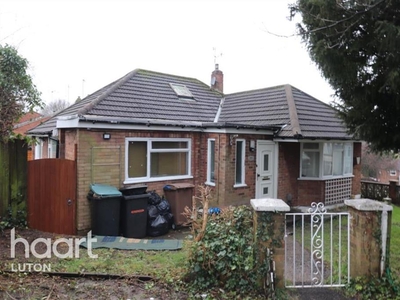 3 bedroom bungalow for rent in Hitchin Road, Luton, LU2