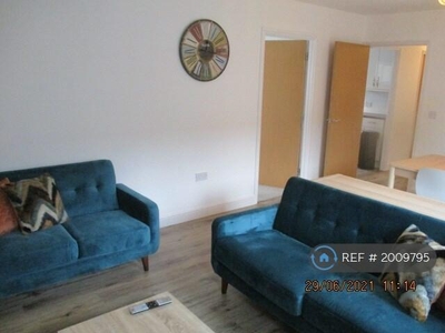 3 bedroom flat for rent in Bingley Court, Canterbury, CT1