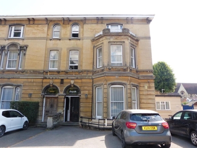 3 bedroom flat for rent in Pittville Circus Road, Pittville, Cheltenham, GL52