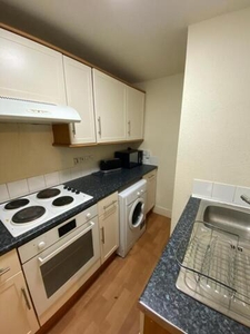 3 Bedroom Flat For Rent In Tollcross, Edinburgh