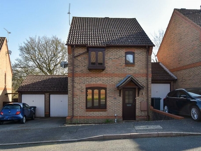 3 bedroom link detached house for rent in Longfields Drive, Bearsted, Maidstone, ME14