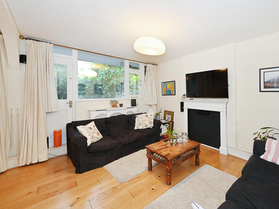 3 bedroom maisonette for rent in Earls Court London, SW10
