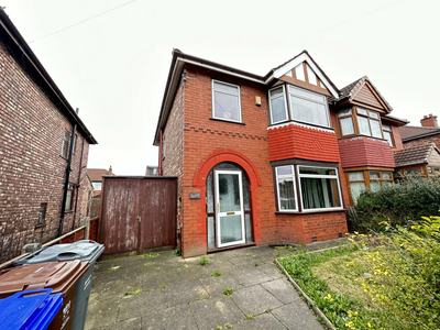 3 bedroom semi-detached house for rent in Farrer Road, Manchester, M13