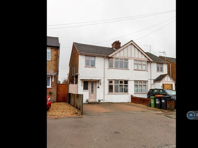 3 bedroom semi-detached house for rent in Front Street, Slip End, LU1