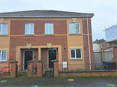 3 bedroom semi-detached house for rent in Johnsons Lane, Bristol, BS5