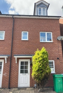 3 bedroom semi-detached house for rent in Latham Street, Nottingham, Nottinghamshire, NG6