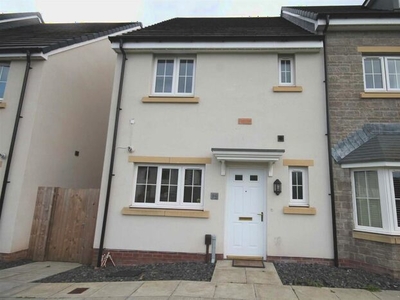 3 Bedroom Semi-Detached House To Rent