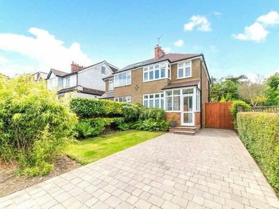 3 bedroom semi-detached house to rent Caterham, CR3 6RS