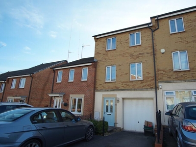 3 bedroom terraced house for rent in Cropthorne Road South, Horfield, Bristol, BS7
