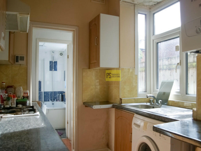 3 bedroom terraced house for rent in North Road, Selly Oak - student property, B29