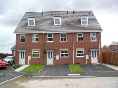 3 bedroom town house for rent in Heather Gardens, North Hykeham, LN6