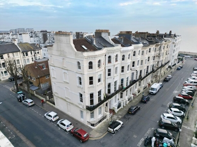 3 bedroom triplex for rent in Chesham Place Brighton BN2