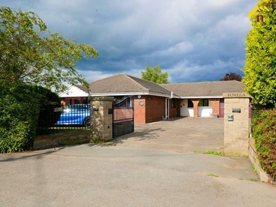 4 bedroom bungalow for sale Holt, LL13 9SY