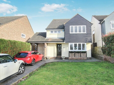 4 bedroom detached house for rent in Park Meadow, Brentwood, Essex, CM15