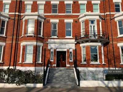 4 bedroom flat for rent in Richmond Hill, Richmond, TW10