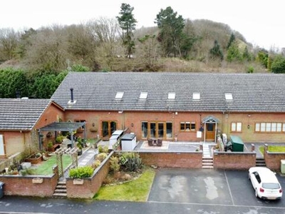 4 Bedroom Mews Property For Sale In Bwlchgwyn