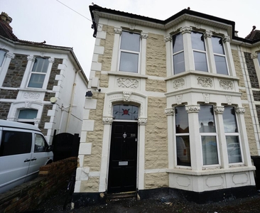 4 bedroom semi-detached house for rent in Lodge Causeway, Fishponds, Bristol, BS16