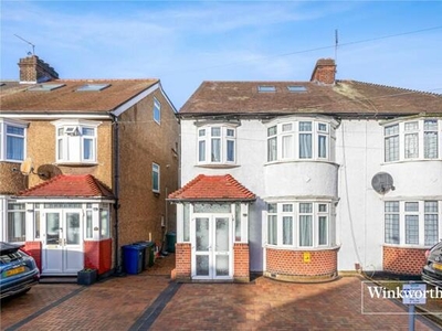 4 Bedroom Semi-detached House For Sale In Finchley, London