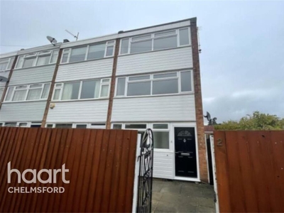 4 bedroom terraced house for rent in Darrell Close, Chelmsford, CM1