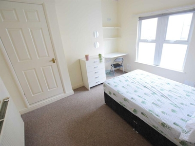 4 bedroom terraced house for rent in Portland Street - Student House - 24/25, LN5