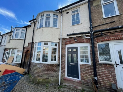 4 bedroom terraced house for rent in semi detached 3 storey family home - Limbury - LU3 2LS, LU3