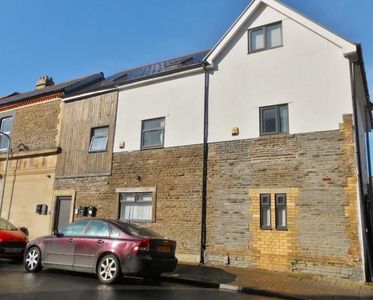 4 bedroom terraced house for rent in The Vault, Carlisle Street, Cardiff, CF24