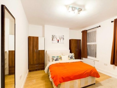 4 bedroom terraced house to rent London, E16 4NW