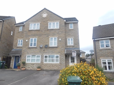 5 bedroom semi-detached house for rent in Summerley Court, Bradford, West Yorkshire, BD10