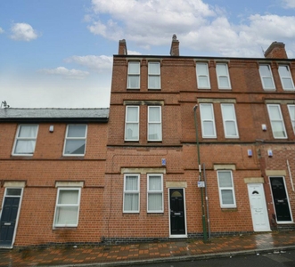 5 bedroom terraced house for rent in FROM £135PPPW -Peveril Street, Nottingham, NG7 4AH, NG7