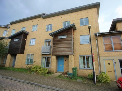 5 bedroom town house for rent in Pinewood Drive, Cheltenham, Gloucestershire, GL51