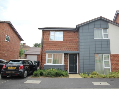 6 bedroom detached house for rent in ** From £105pppw Excluding Bills** Summer Crescent, Beeston, NG9 2GX, NG9