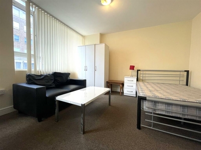 Studio flat for rent in Charles Street, Leicester, LE1