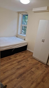 Studio flat for rent in Flat A, Guildford House, - Guildford Street, Luton, LU1