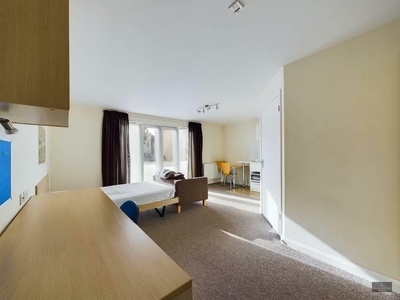 1 bedroom flat for rent in Looe Road, Exeter, EX4