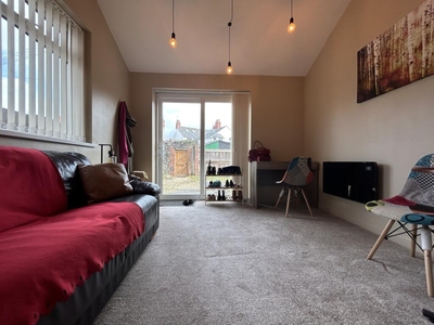 1 bedroom ground floor flat for rent in Connaught Road, Roath, CF24