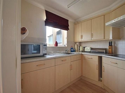 2 bed property for sale in Cooden Drive,
TN39, Bexhill ON Sea