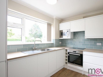 2 bedroom apartment for rent in Hucclecote Road, Gloucester, GL3