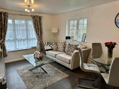 2 Bedroom Apartment For Rent In Uxbridge, Greater London
