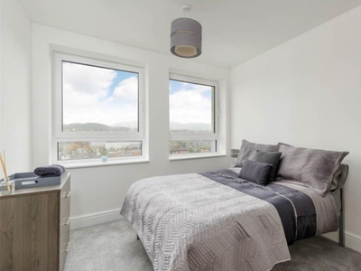 2 bedroom flat for rent in Embankment West, 5 Elfin Square, Edinburgh, EH11